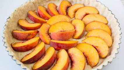 творожник с персиками