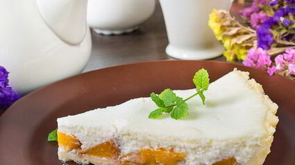 творожник с персиками