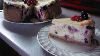 Воздушный творожник со смородиной