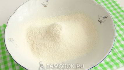 бисквит на белках с красной смородиной