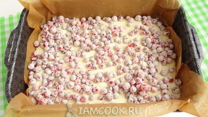 бисквит на белках с красной смородиной