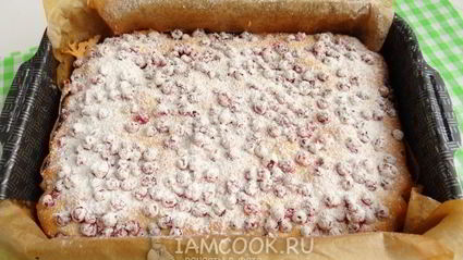 бисквит на белках с красной смородиной