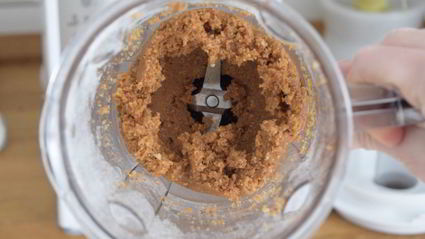 блинный торт с арахисом и бананом ко дню святого валентина