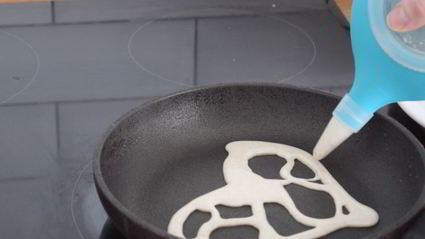 блинный торт с арахисом и бананом ко дню святого валентина