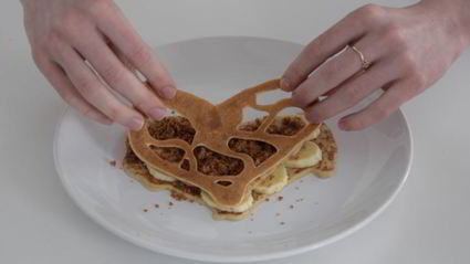 блинный торт с арахисом и бананом ко дню святого валентина