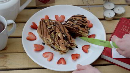 блинный торт с арахисом и бананом ко дню святого валентина