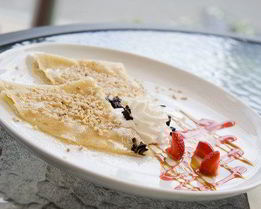 Хрустящие тортильи с ягодным соусом