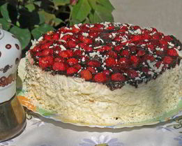 Маково-клубничный торт