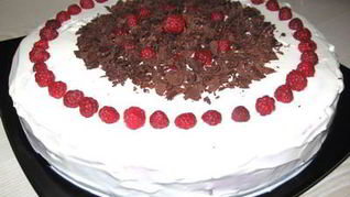 Шоколадно-малиновый торт
