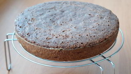 шоколадно-ореховый бисквит на минералке