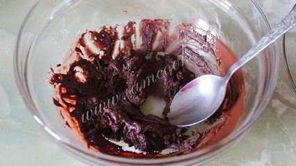 шоколадно-сметанный торт с вишней