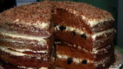 шоколадный торт с черносливом и орехами