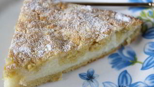 Тертый торт с творогом