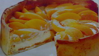 Торт из белого шоколада с персиками