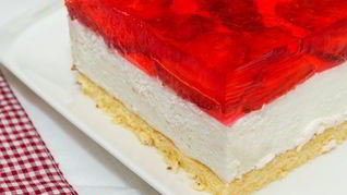 Торт с клубникой и желе