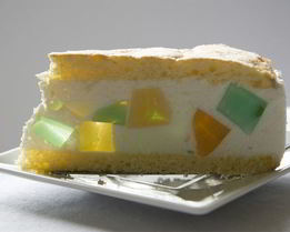 Торт с кусочками желе