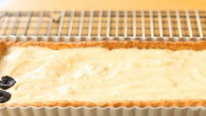 торт с заварным кремом и черносливом