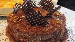 Творожный торт с украшением в виде решеток