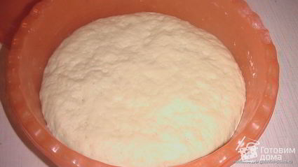 трехцветная пахлава из миндаля, фисташек и грецких орехов