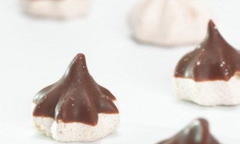 Рецепт ванильных, шоколадных и кофейные меренги в шоколадной глазури