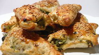 Закусочные слойки с фетой и шпинатом