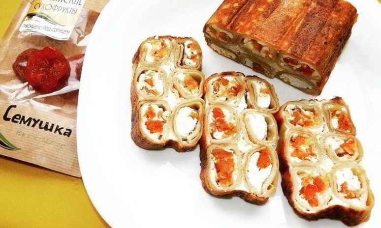 Рецепт блинной запеканки с творогом и сушеными сливами