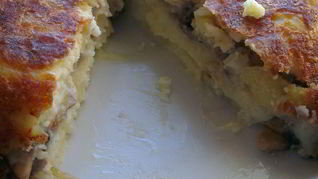 Картофельная запеканка с грибами в мультиварке