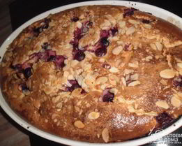 Хлебная запеканка с вишней