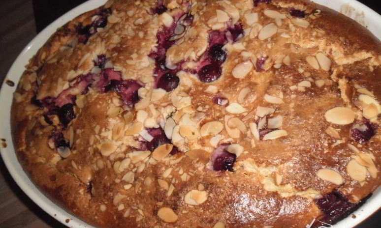 Рецепт хлебной запеканки с вишней