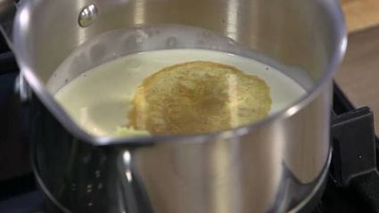 сливочная запеканка с яблоком и ежевикой