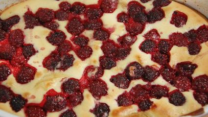 сливочная запеканка с яблоком и ежевикой