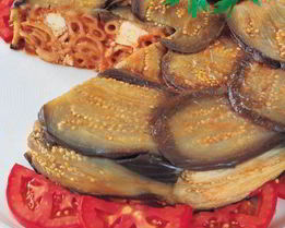 Запеканка из макарон и баклажан с тунцом