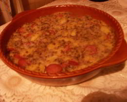 Запеканка из риса, гречки и картофеля с колбасками