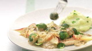 Запеканка из шницеля и брюссельской капусты