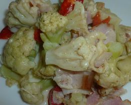 Запеканка из цветной капусты с беконом