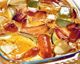 Запеканка с сосисками и яблоками