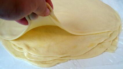 булочки слоеные с джемом и вареной сгущенкой