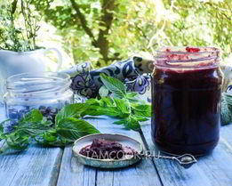 Кабачковый джем с черной смородиной