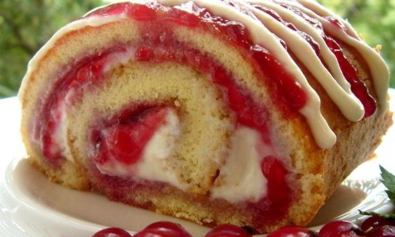 Рецепт рулета с рикоттой и смородиновым джемом