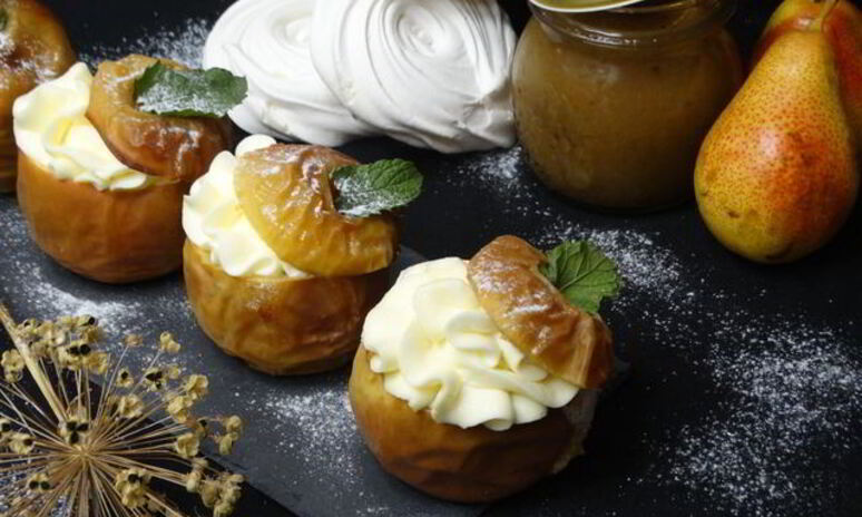 Рецепт запеченных яблок с джемом из пряной груши