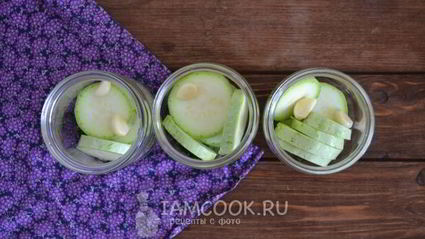 кабачки с кетчупом чили на зиму