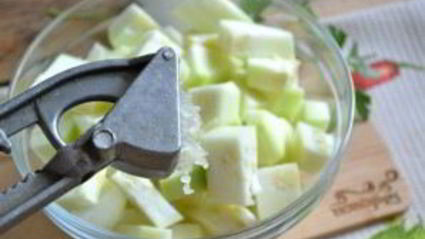 кабачки в чесночном соусе на зиму