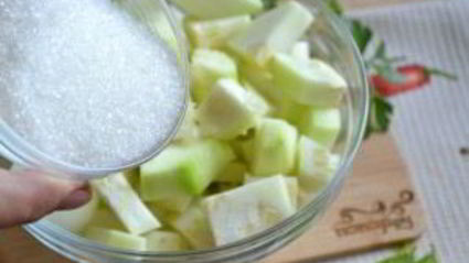 кабачки в чесночном соусе на зиму