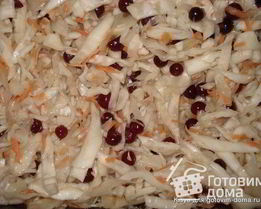 Капуста квашеная в банках с клюквой