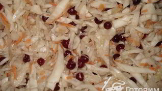 Капуста квашеная в банках с клюквой