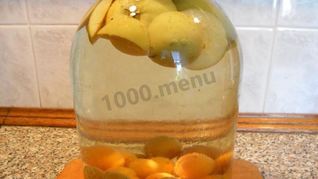 Компот из абрикосов и яблок