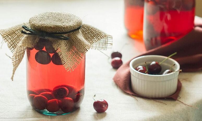 Рецепт компота из черешни с косточками на зиму