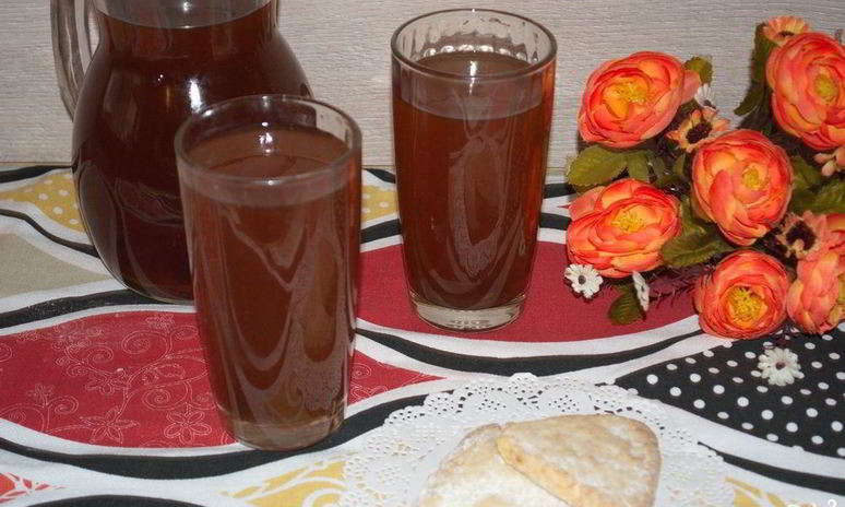 Рецепт компота из чернослива и яблок