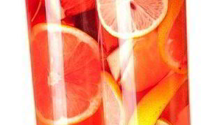 Компот из красных апельсинов, грейпфрутов и граната с белым вином и шерри