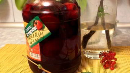 компот из ранеток и черноплодки на зиму